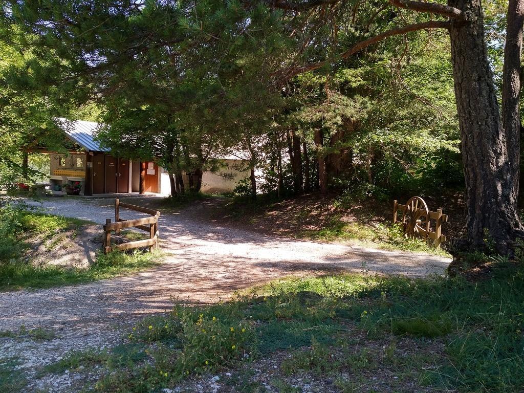 Camping Du Villard Thorame-Basse Exterior foto